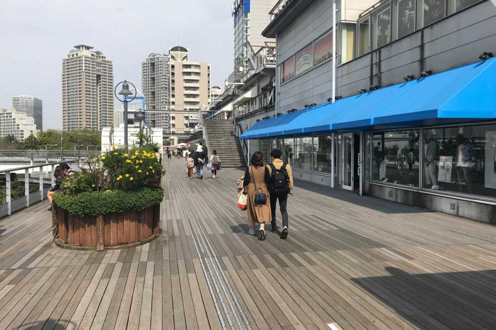 Decks Tokyo Beach
